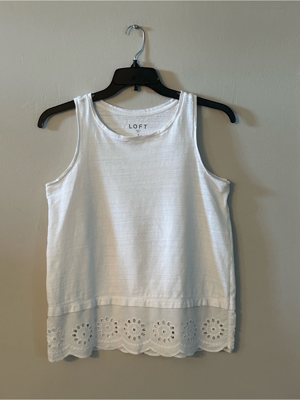 Ann Taylor Loft Women's Sz S White Eyelet Tank Top Summer Vacation 100% Cotton - Picture 1 of 5